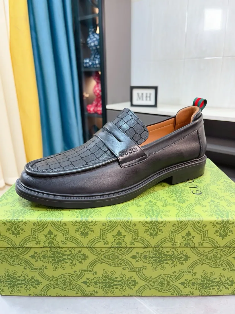 Men's shoes 💰500🌹🌹[GUCCI Gucci] A new style of formal men's leather shoes is coming ~ The original quality upper is made of Italian cowhide➕The leather is soft and delicate, comfortable and soft. The top layer of genuine leather, rubber wear-resistant outsole, the shoe shape is dignified and domineering, and the luxury charm is not concealed! The natural and free nouveau riche leads the trend. Code number: 38-44
